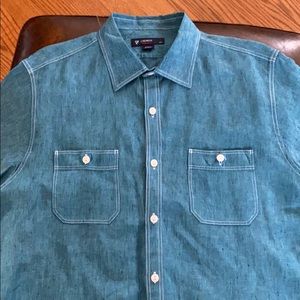 Button down shirt sleeve shirt